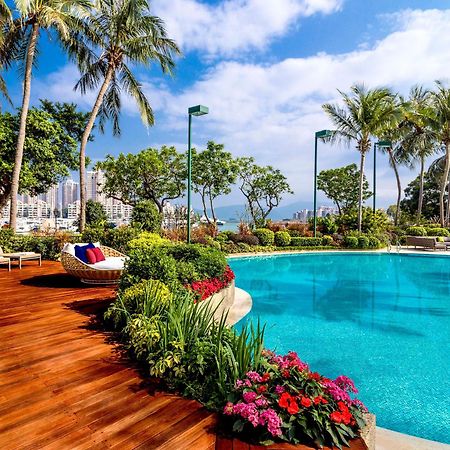 Hong Kong Gold Coast Hotel Exterior foto The pool at the Westin