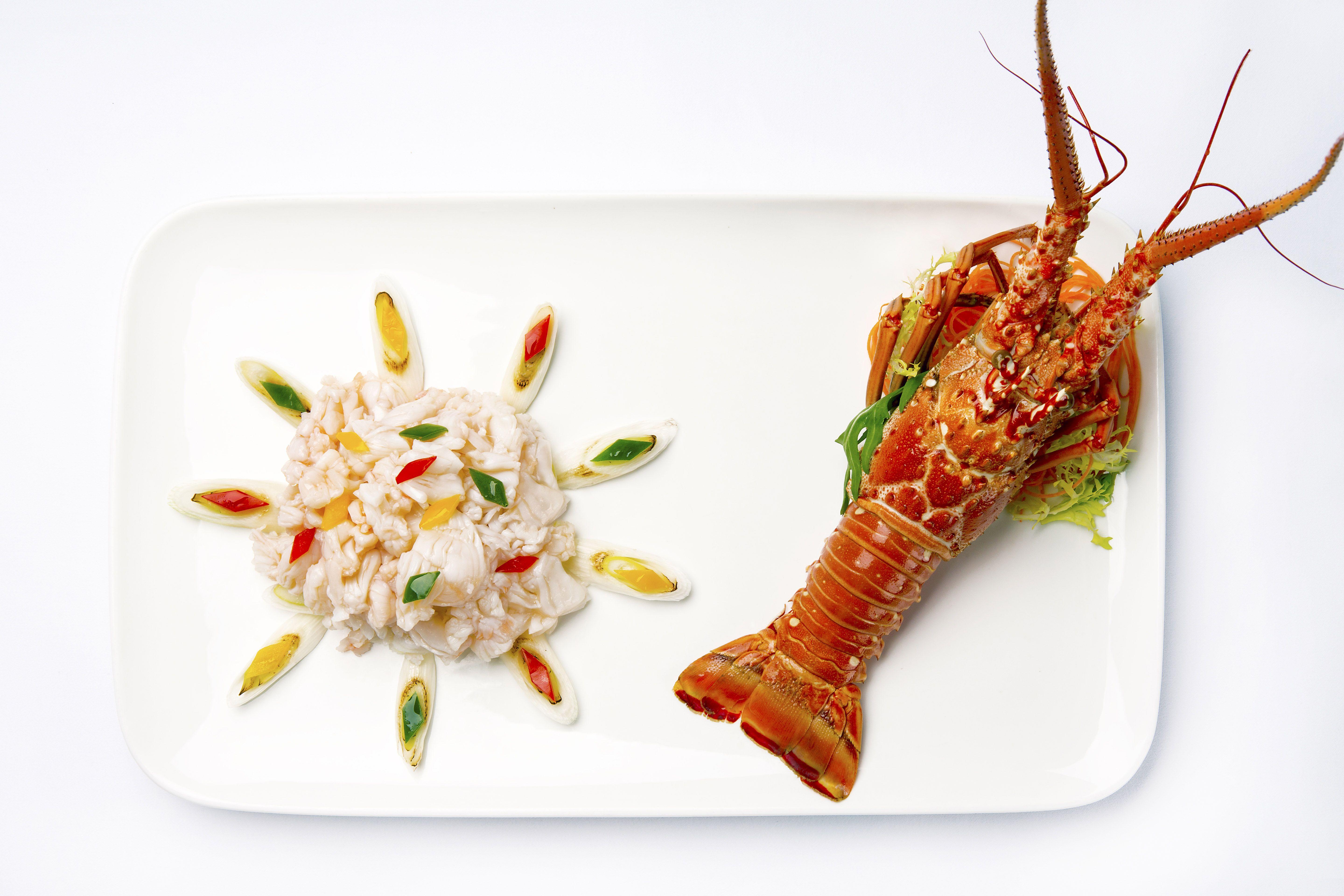 Hong Kong Gold Coast Hotel Exterior foto A lobster prepared for consumption