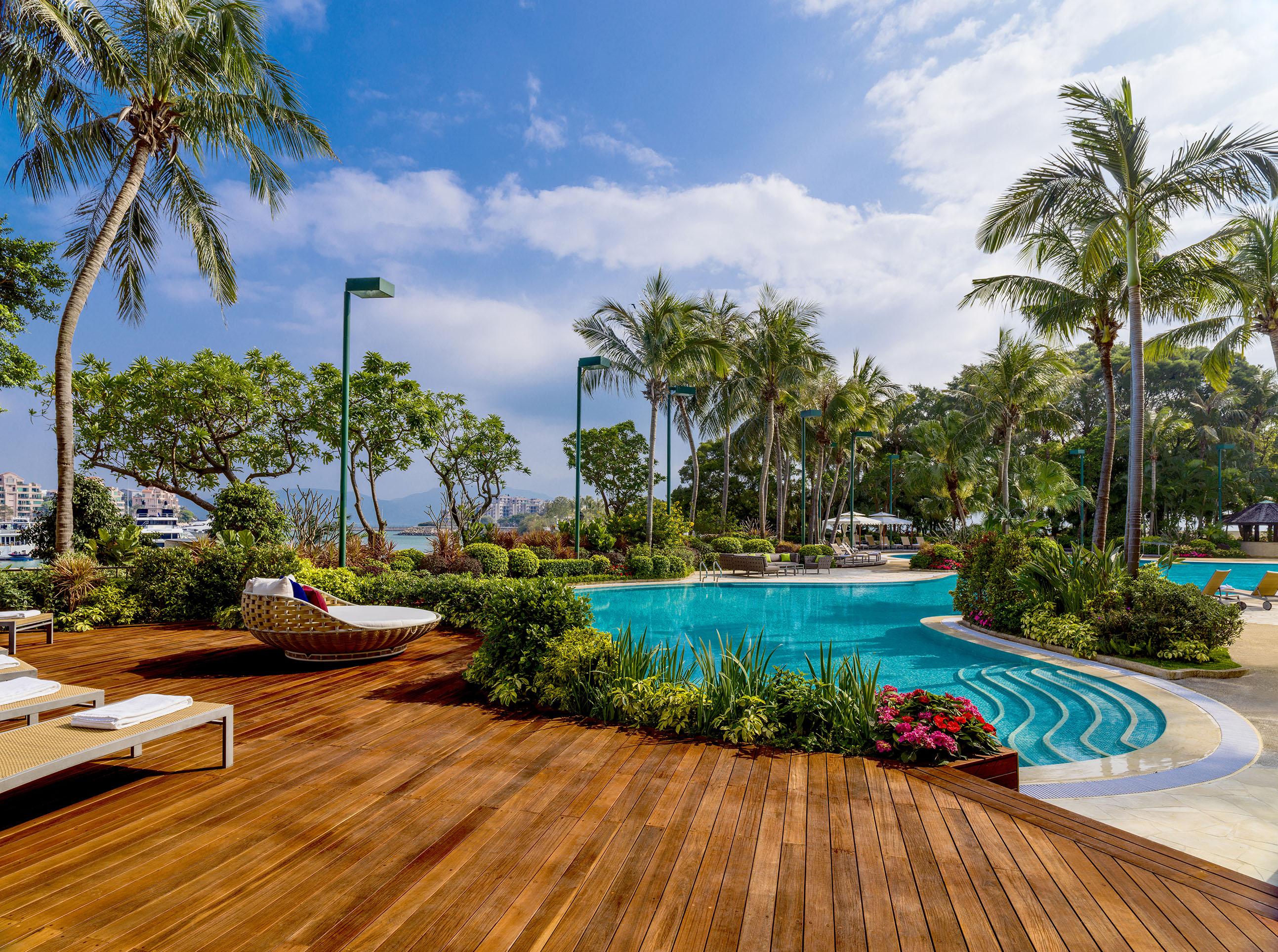 Hong Kong Gold Coast Hotel Exterior foto The pool at the InterContinental Changi