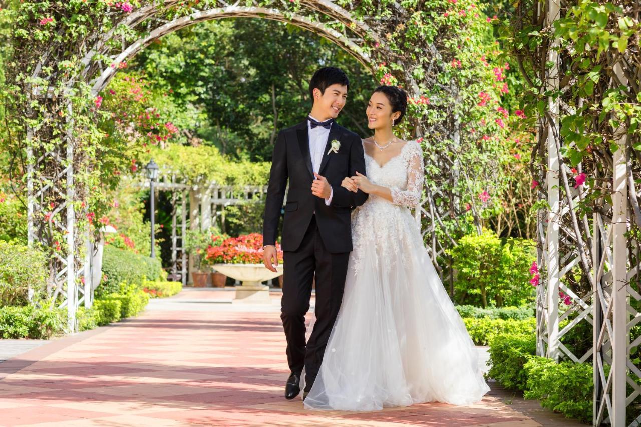 Hong Kong Gold Coast Hotel Exterior foto Wedding in the Rose Garden